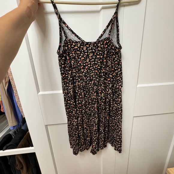 Black floral romper - Picture 2 of 6